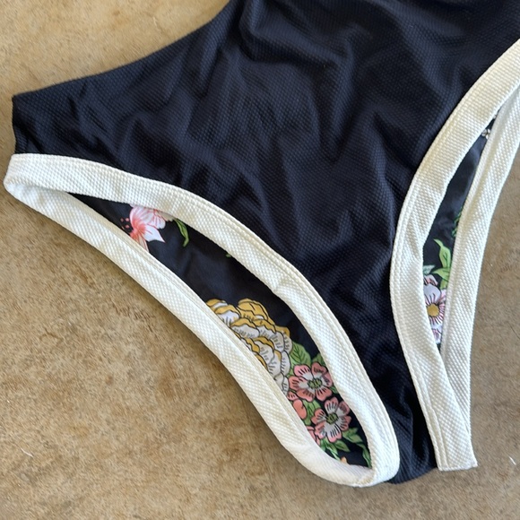 Maaji Reversible Swimsuit Tri-kini One Piece - Picture 5 of 12